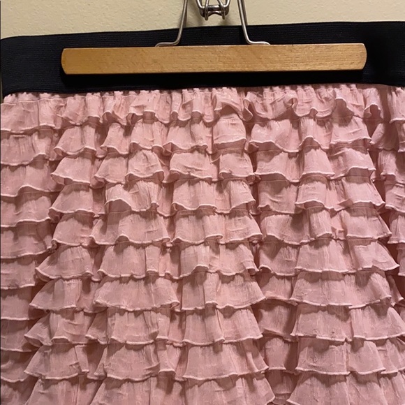 ✨NEW✨ L8TER BABY PINK RUFFLED MINI SKIRT LIGHT - Picture 4 of 6